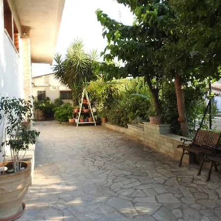 ολόκληρο διαμέρισμα στην 'αβυθο αιγίου Rodhodháfni