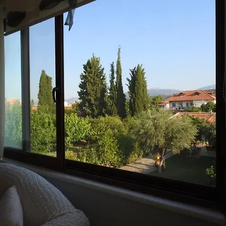 ολόκληρο διαμέρισμα στην 'αβυθο αιγίου * Rodhodháfni